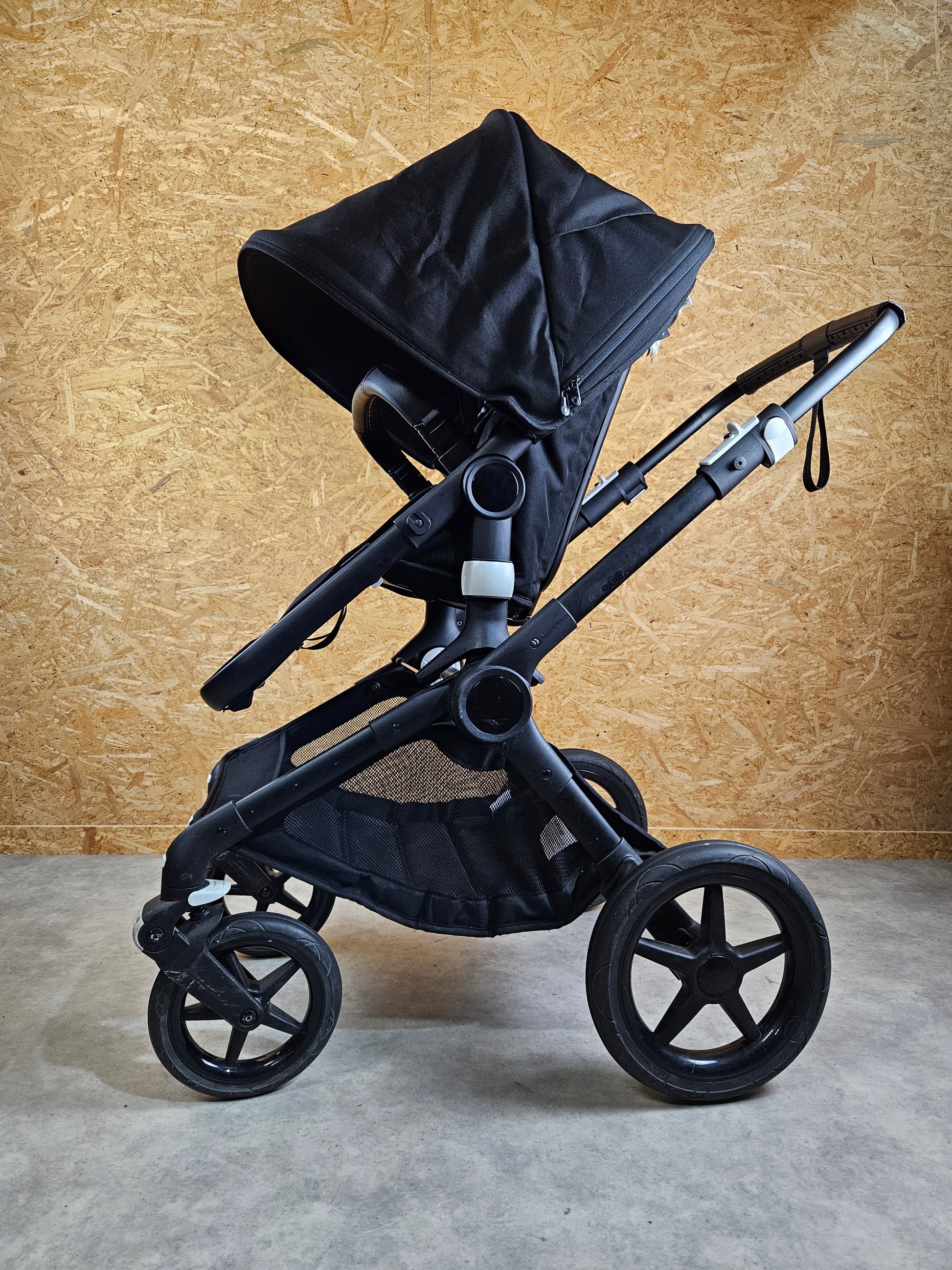 Bugaboo Fox 2 Kombikinderwagen - Sportsitz & Babywanne - Schwarz in sehr Gutem Zustand Kinderwagen 5