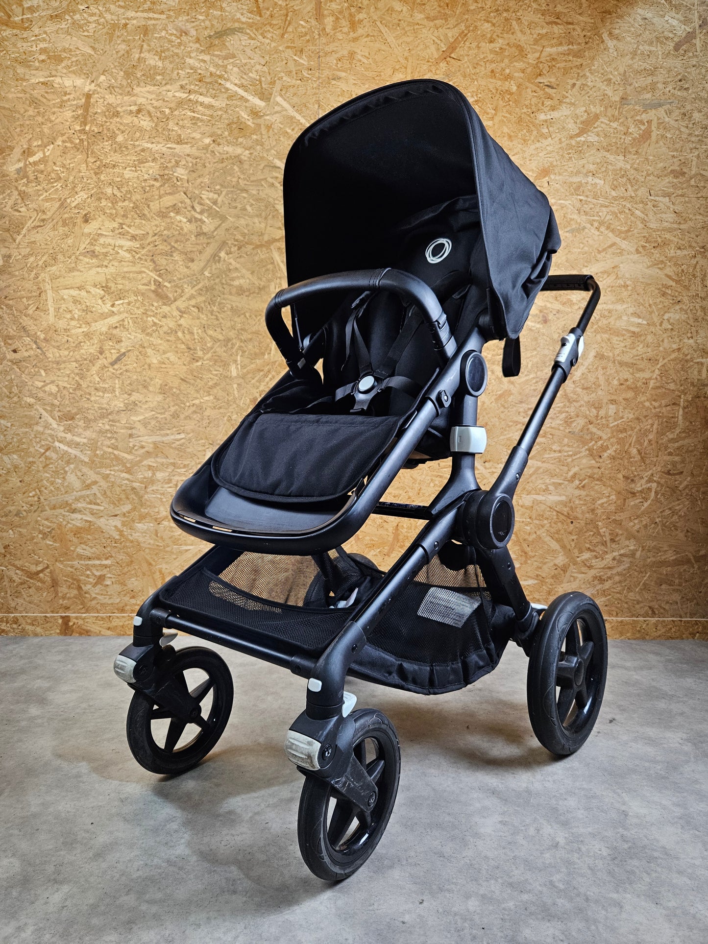 Bugaboo Fox 2 Kombikinderwagen - Sportsitz & Babywanne - Schwarz in sehr Gutem Zustand Kinderwagen 3