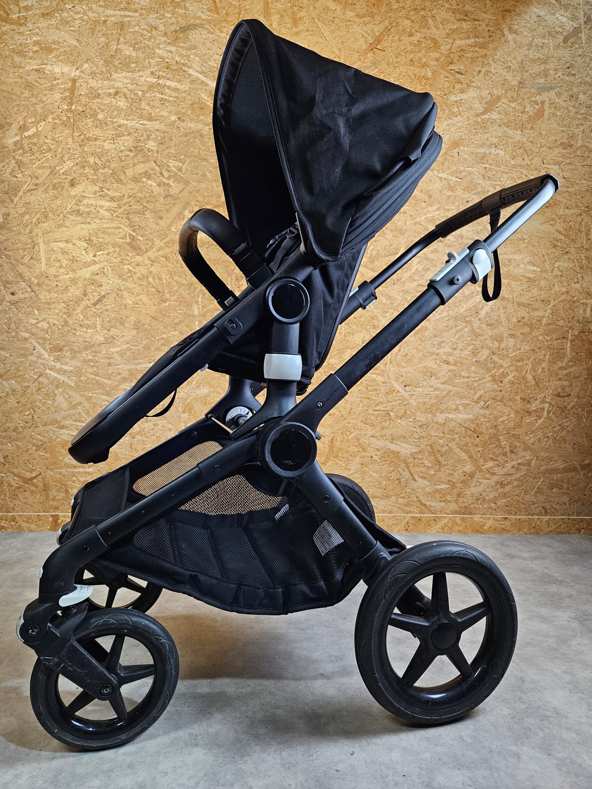 Bugaboo Fox 2 Kombikinderwagen - Sportsitz & Babywanne - Schwarz in sehr Gutem Zustand Kinderwagen 6