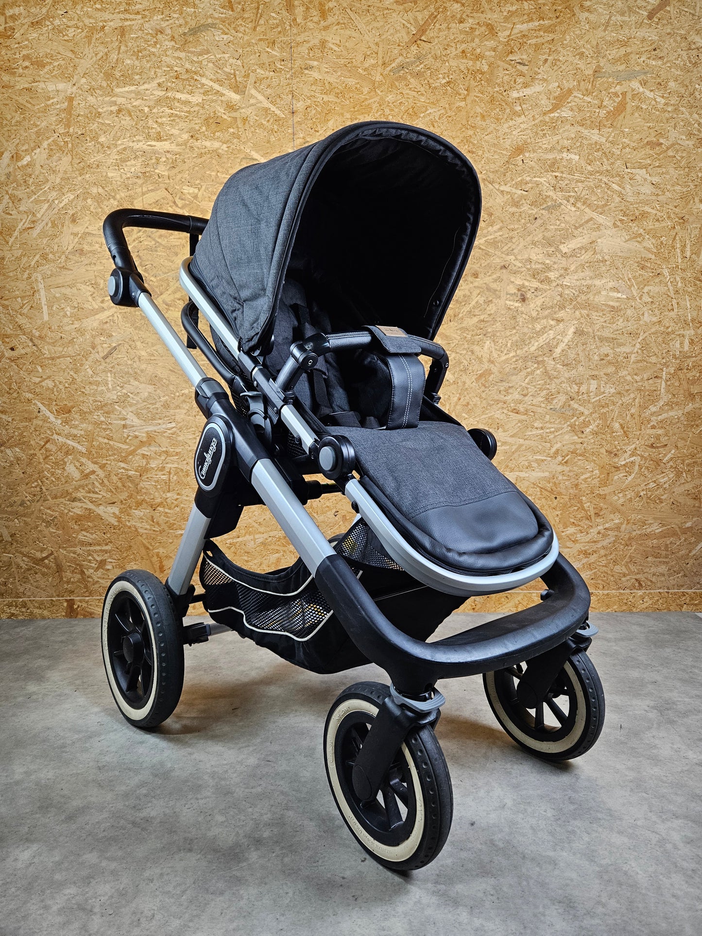 Emmaljunga - Nxt90 Flat Outdoor Buggy Kinderwagen (gestell und Sportsitz) - Schwarz in Gutem Zustand 2