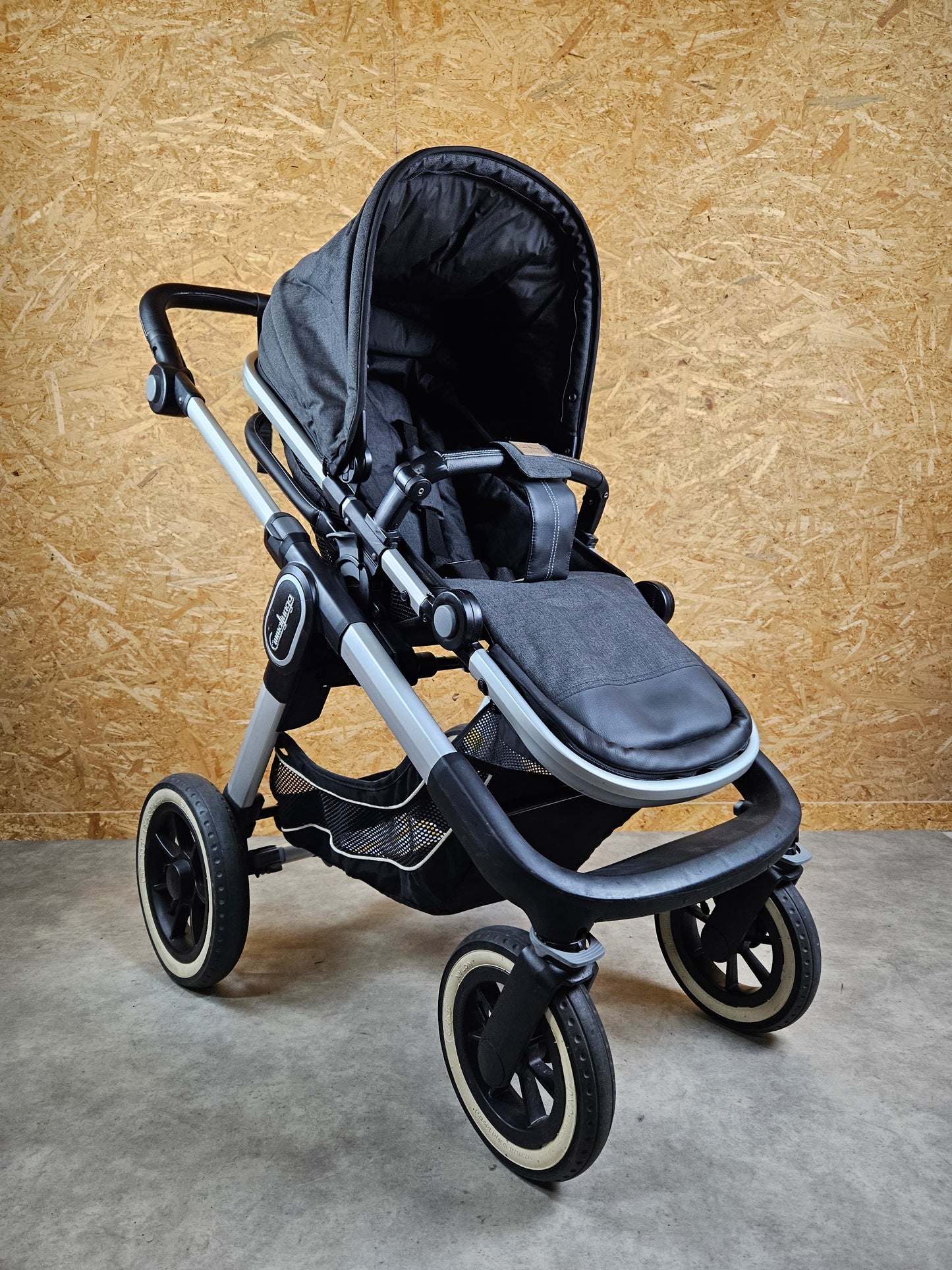 Emmaljunga - Nxt90 Flat Outdoor Buggy Kinderwagen (gestell und Sportsitz) - Schwarz in Gutem Zustand 3