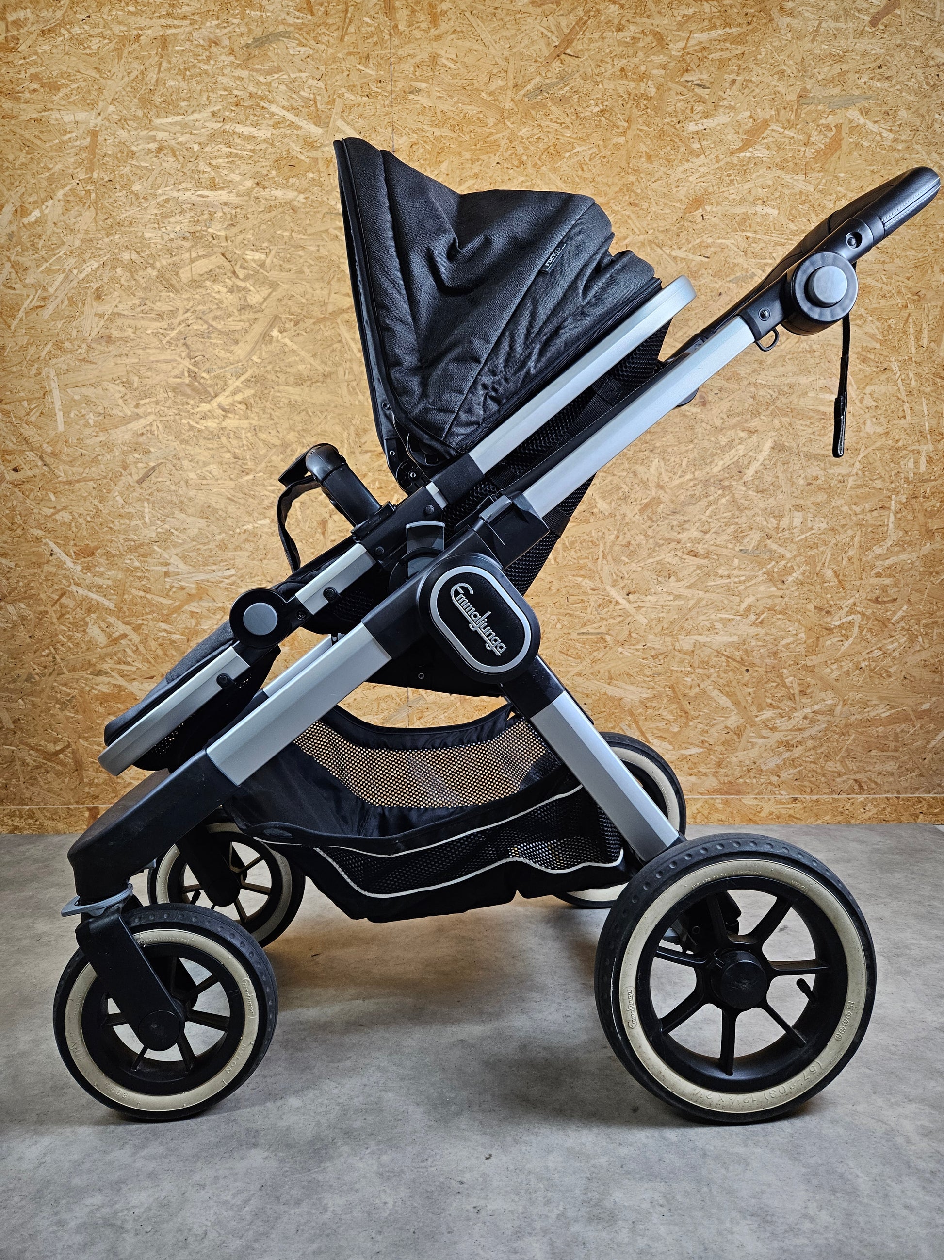 Emmaljunga - Nxt90 Flat Outdoor Buggy Kinderwagen (gestell und Sportsitz) - Schwarz in Gutem Zustand 5