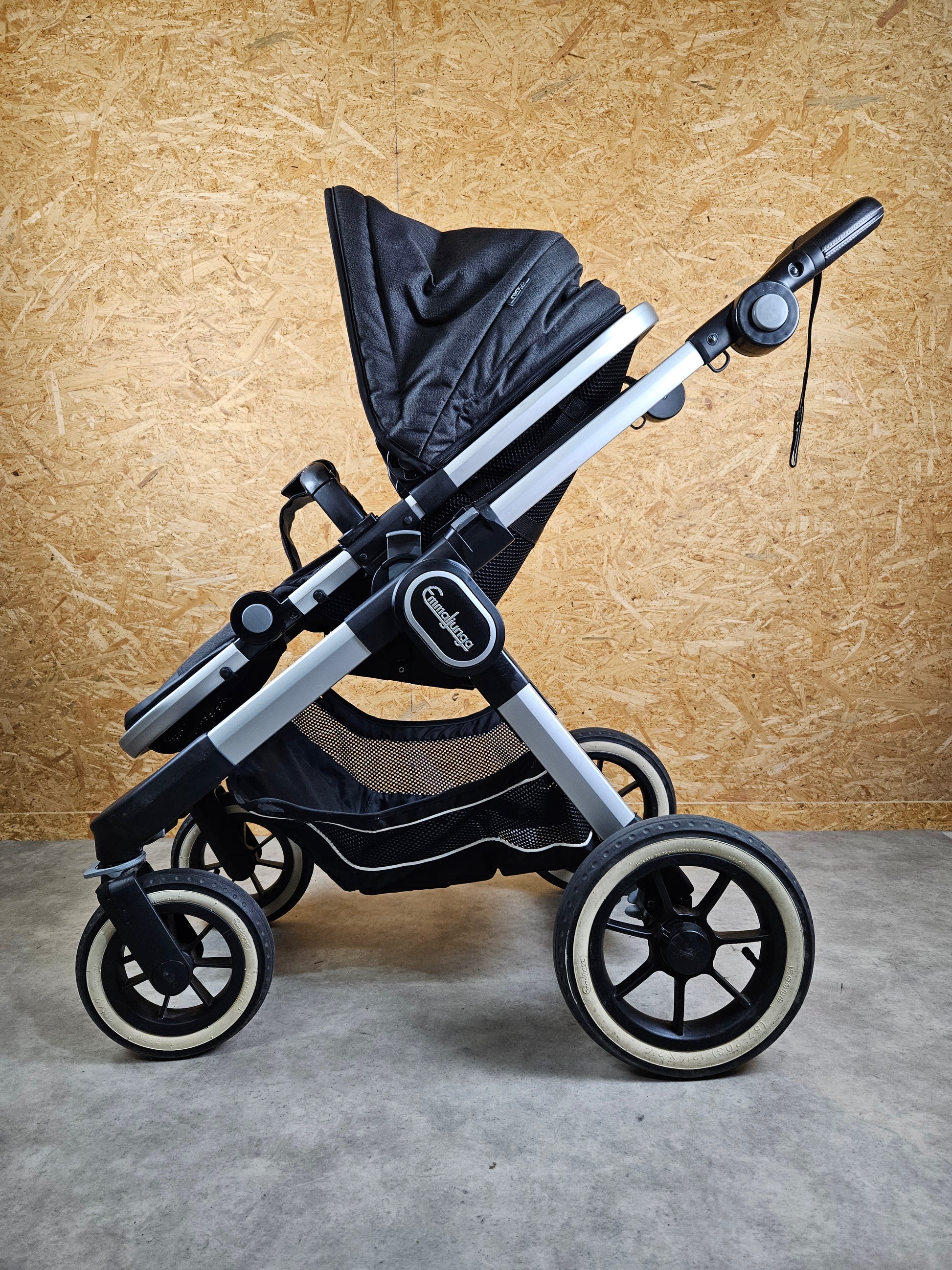 Emmaljunga - Nxt90 Flat Outdoor Buggy Kinderwagen (gestell und Sportsitz) - Schwarz in Gutem Zustand 7