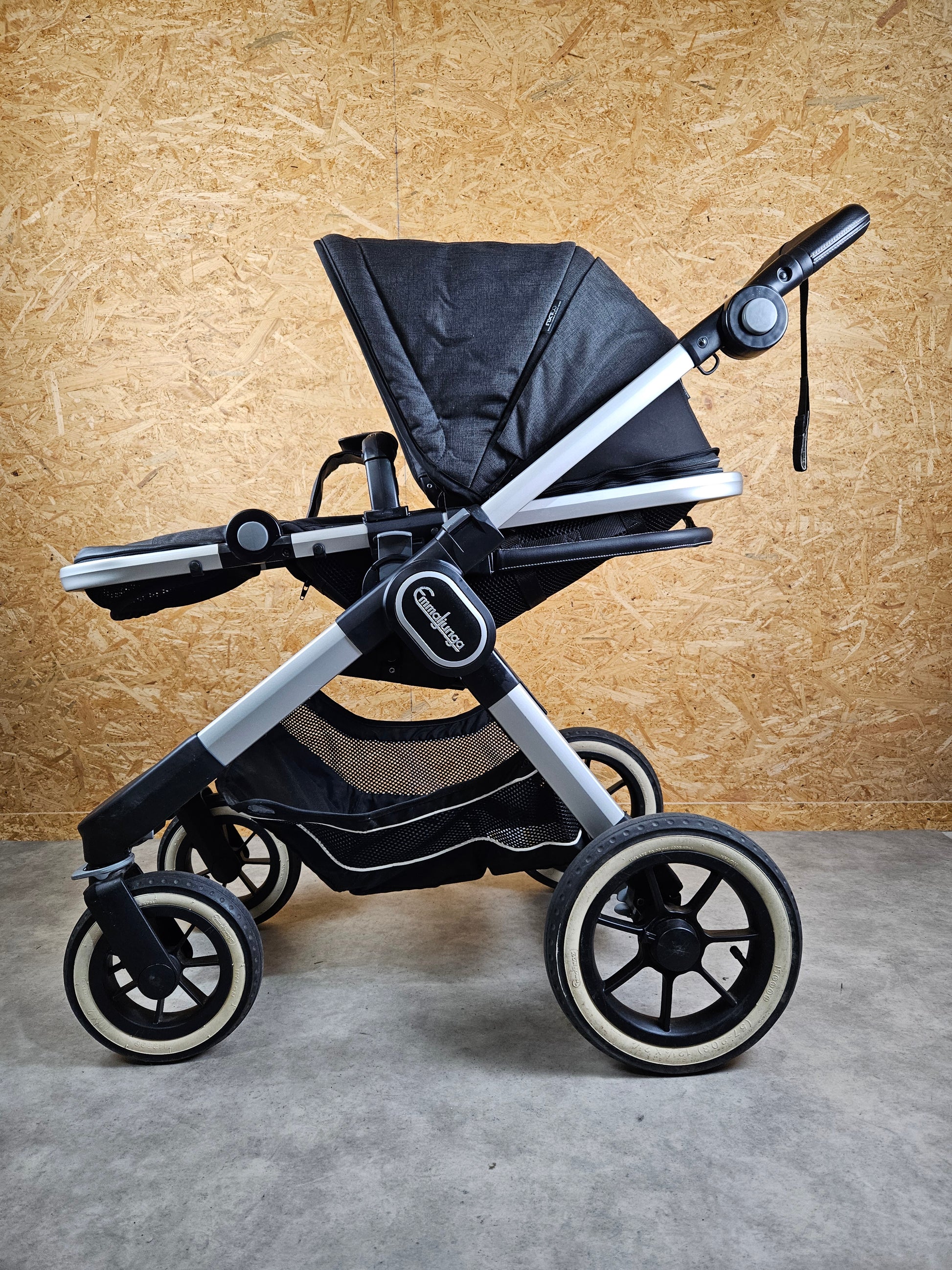 Emmaljunga - Nxt90 Flat Outdoor Buggy Kinderwagen (gestell und Sportsitz) - Schwarz in Gutem Zustand 11