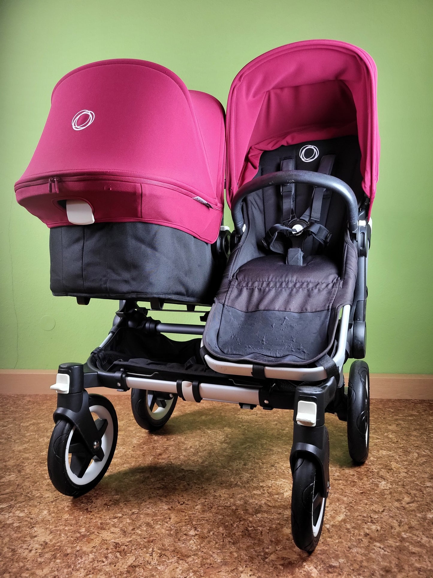 Bugaboo Donkey 2 - Kombikinderwagen (1 Liegewanne Und 1 Sportsitz) - Ruby Rot - Sehr Gutem Zustand / Gut Kinderwagen