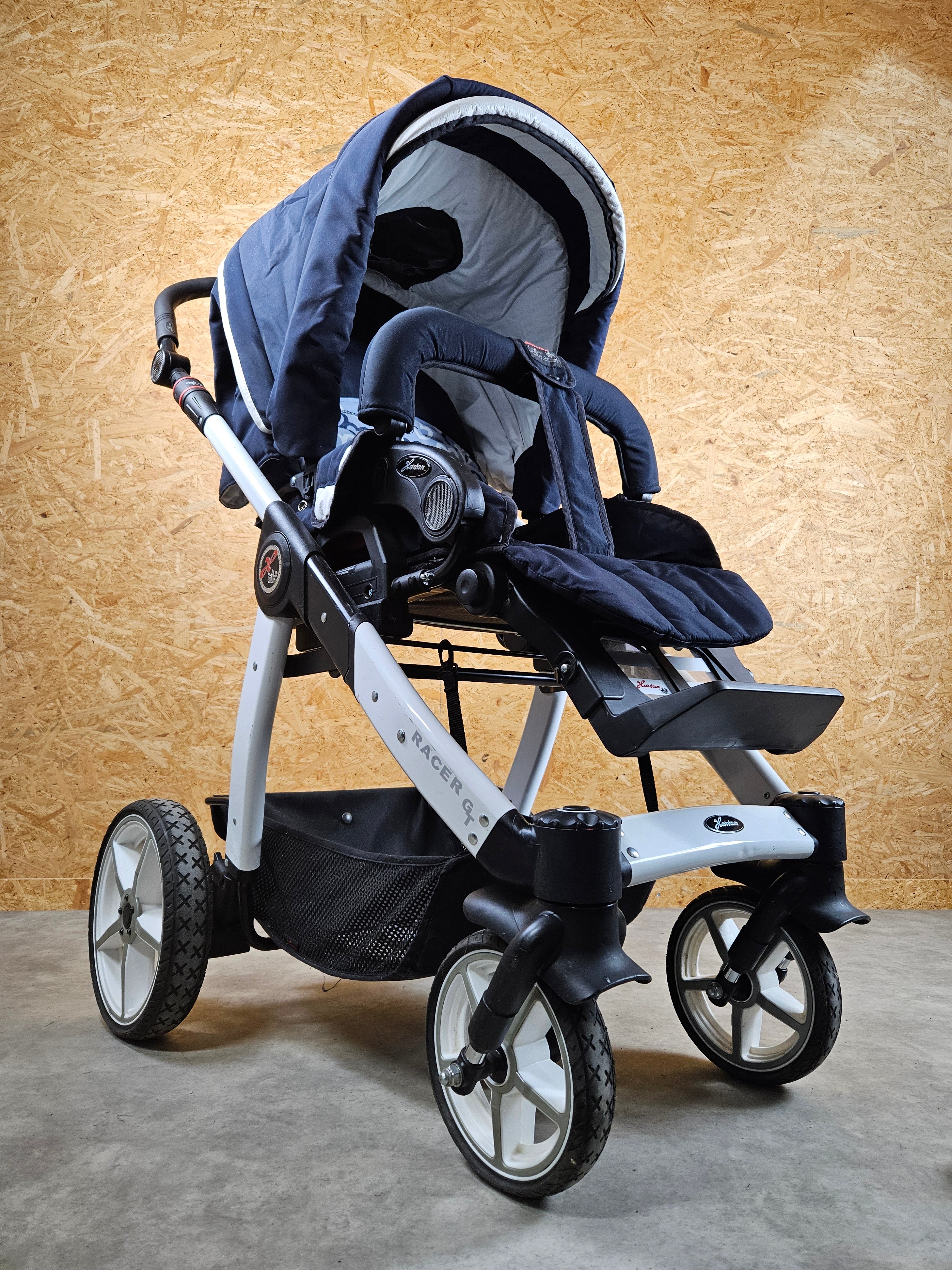 Hartan Racer GT Kombikinderwagen Babywanne und Sportsitz Blau in The Little Move