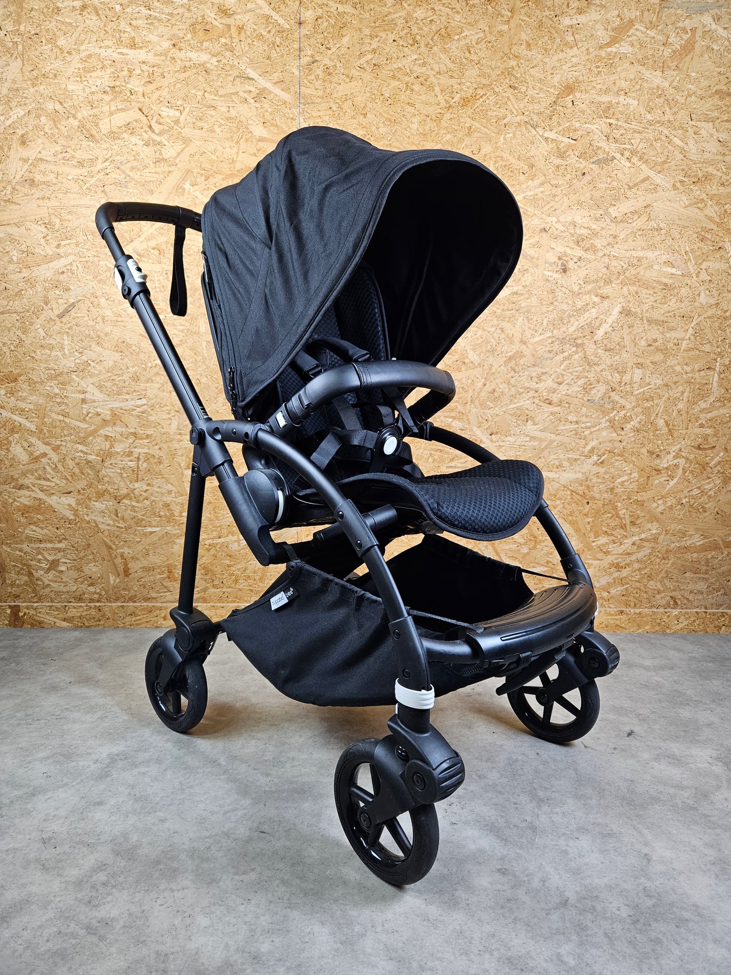 Bugaboo Bee 6 - Schwarz in sehr Gutem Zustand Kinderwagen 2