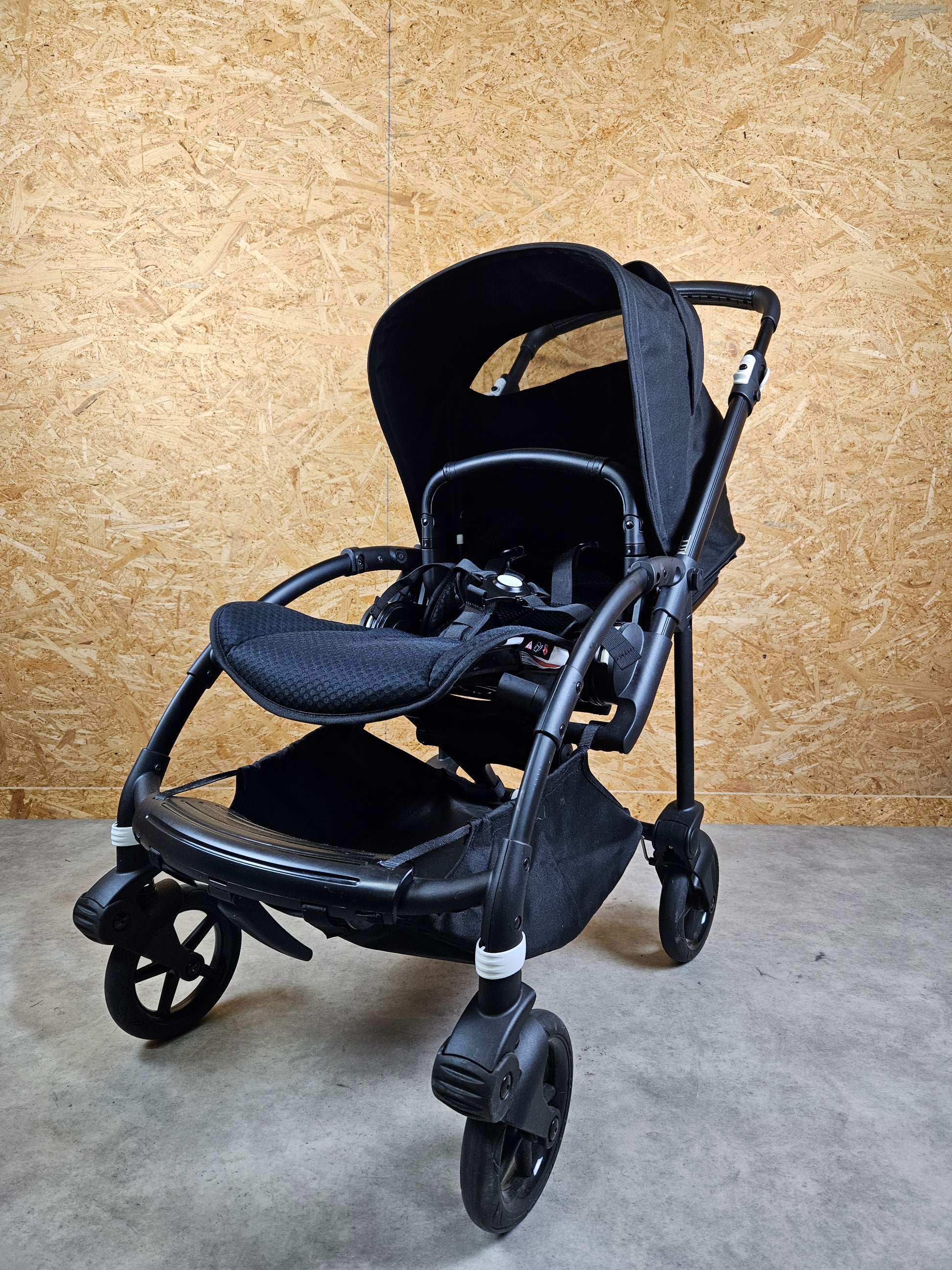 Bugaboo Bee 6 - Schwarz in sehr Gutem Zustand Kinderwagen 10