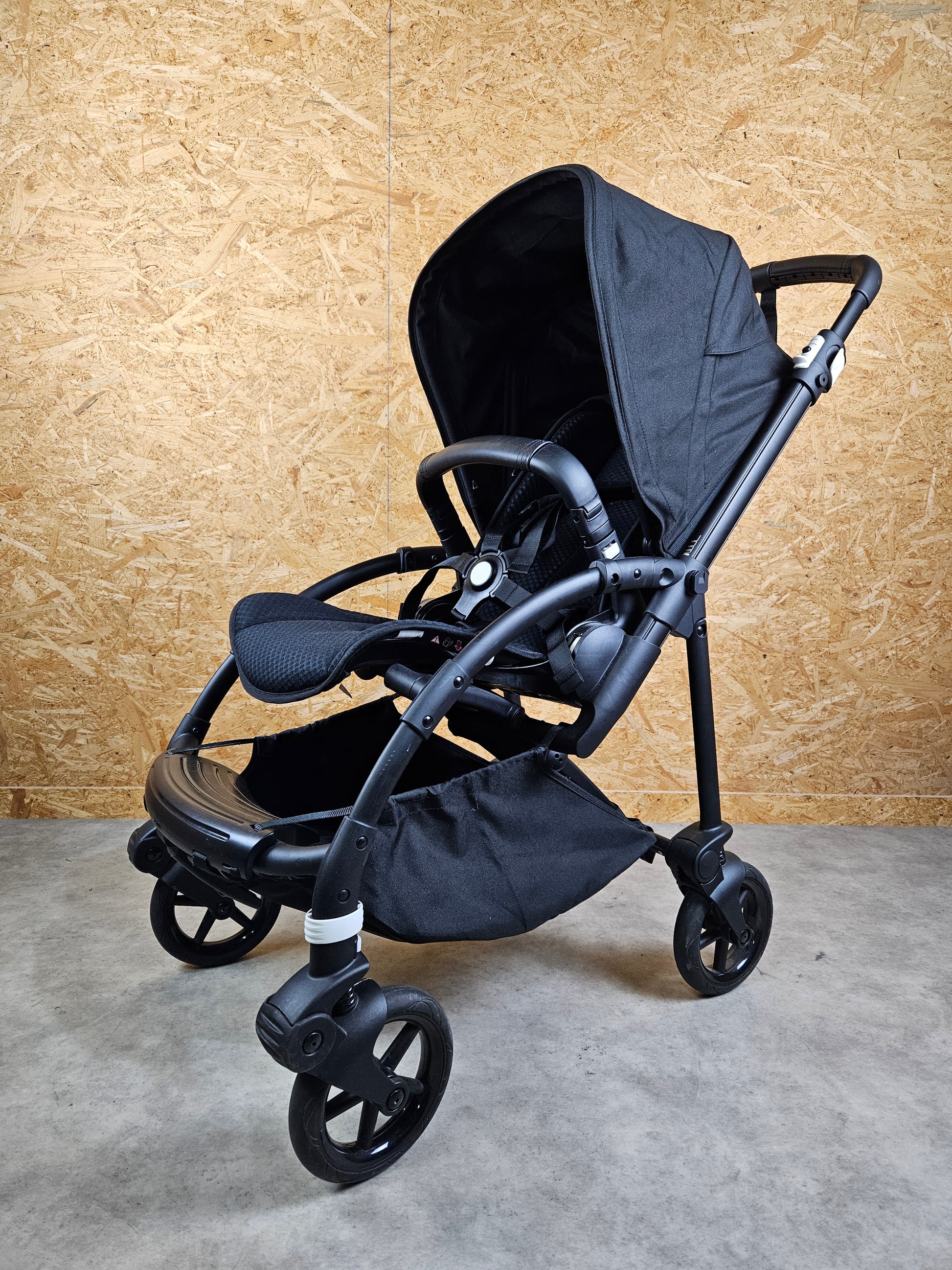 Bugaboo Bee 6 - Schwarz in sehr Gutem Zustand Kinderwagen 5